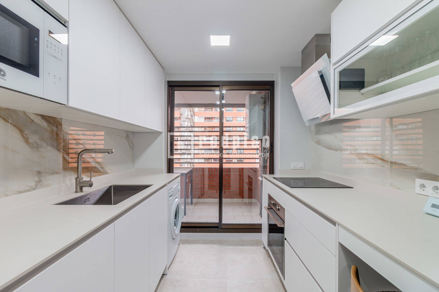 Piso en venta en avenida De Burgos, Hortaleza, Madrid 6/23