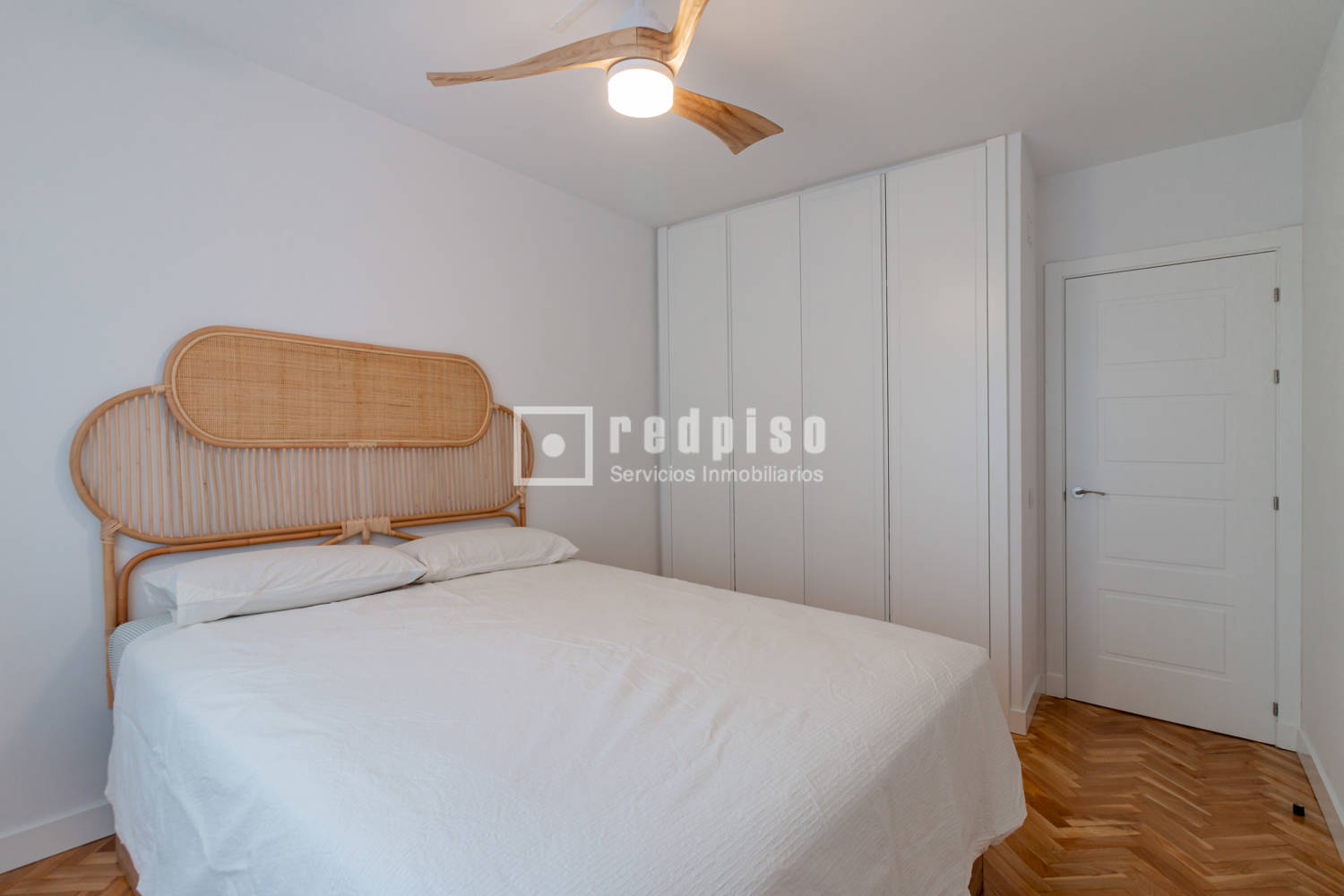 Piso en venta en avenida De Burgos, Hortaleza, Madrid 10/23