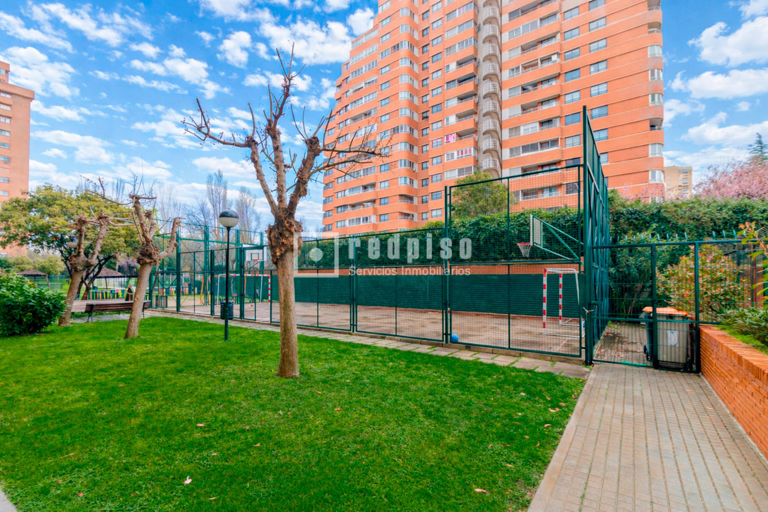 Piso en venta en avenida De Burgos, Hortaleza, Madrid 17/23