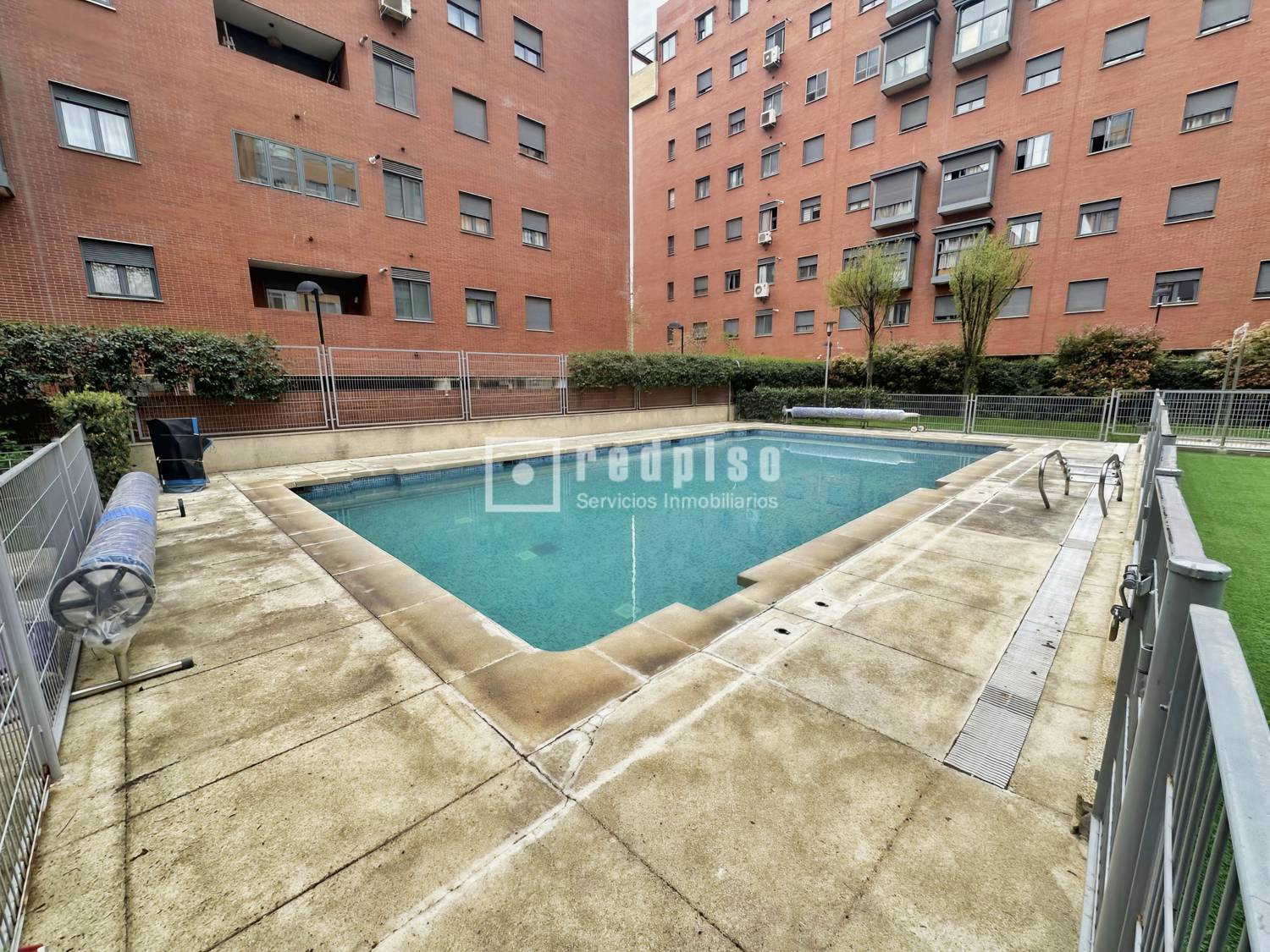 Piso en venta en  calle de Ordicia, Madrid  1/1