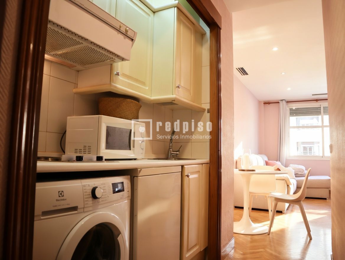 Piso en venta en calle De Cea Bermúdez, Madrid, Madrid 6/18