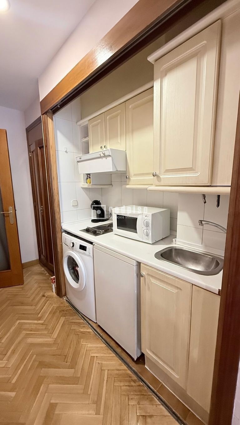 Piso en venta en calle De Cea Bermúdez, Madrid, Madrid 8/18