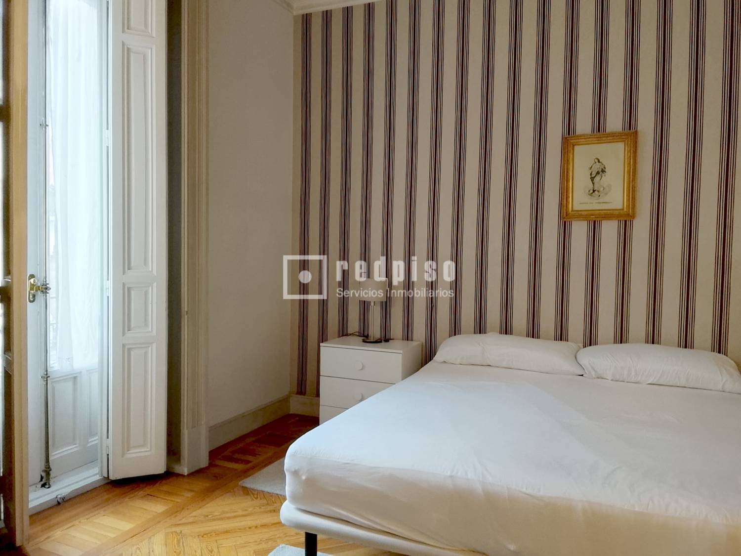 Piso en alquiler en calle Del Monte Esquinza, Madrid, Madrid 15/25