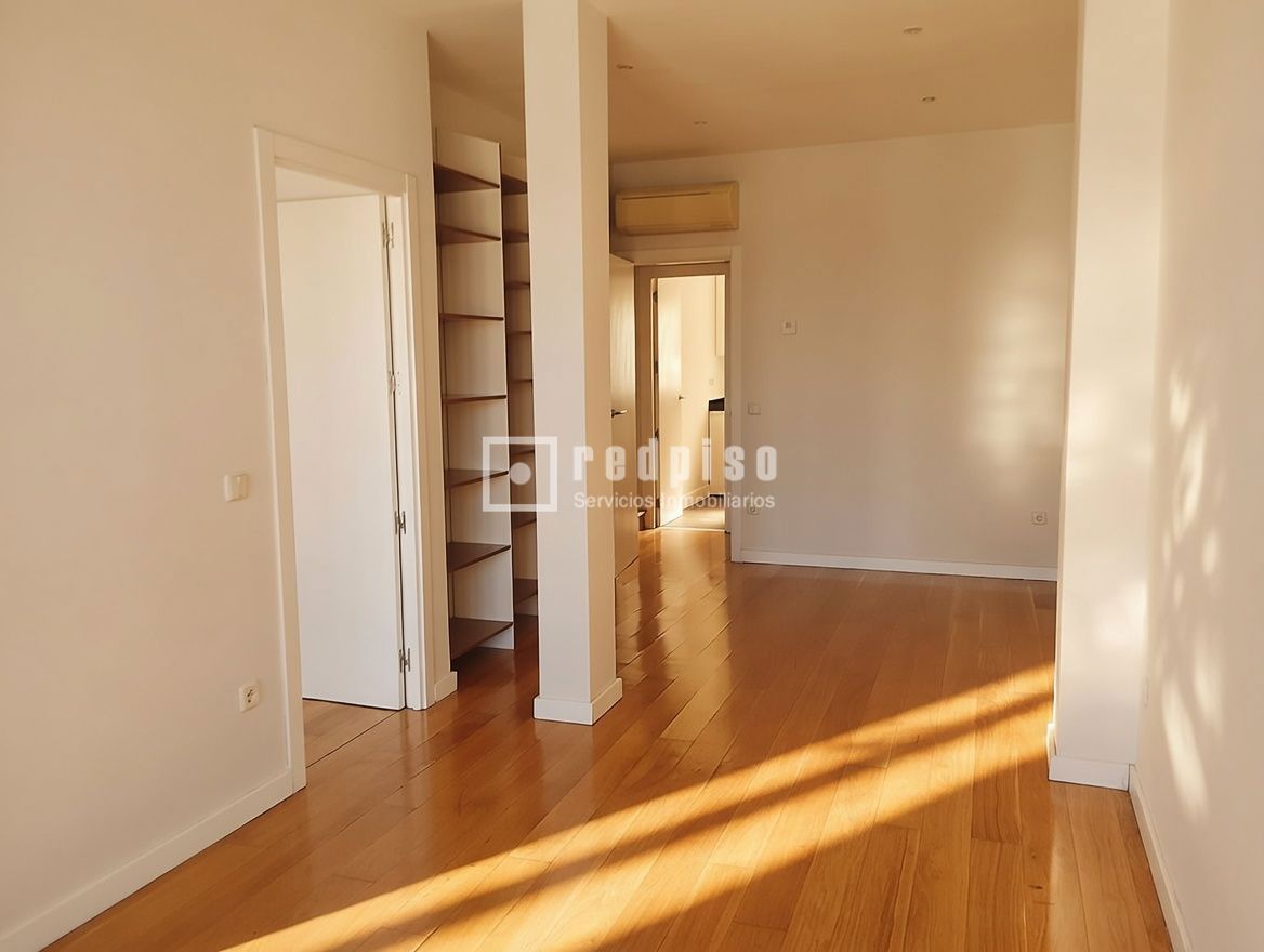 Piso en alquiler en  calle de Fernández de la Hoz, Madrid  1/1