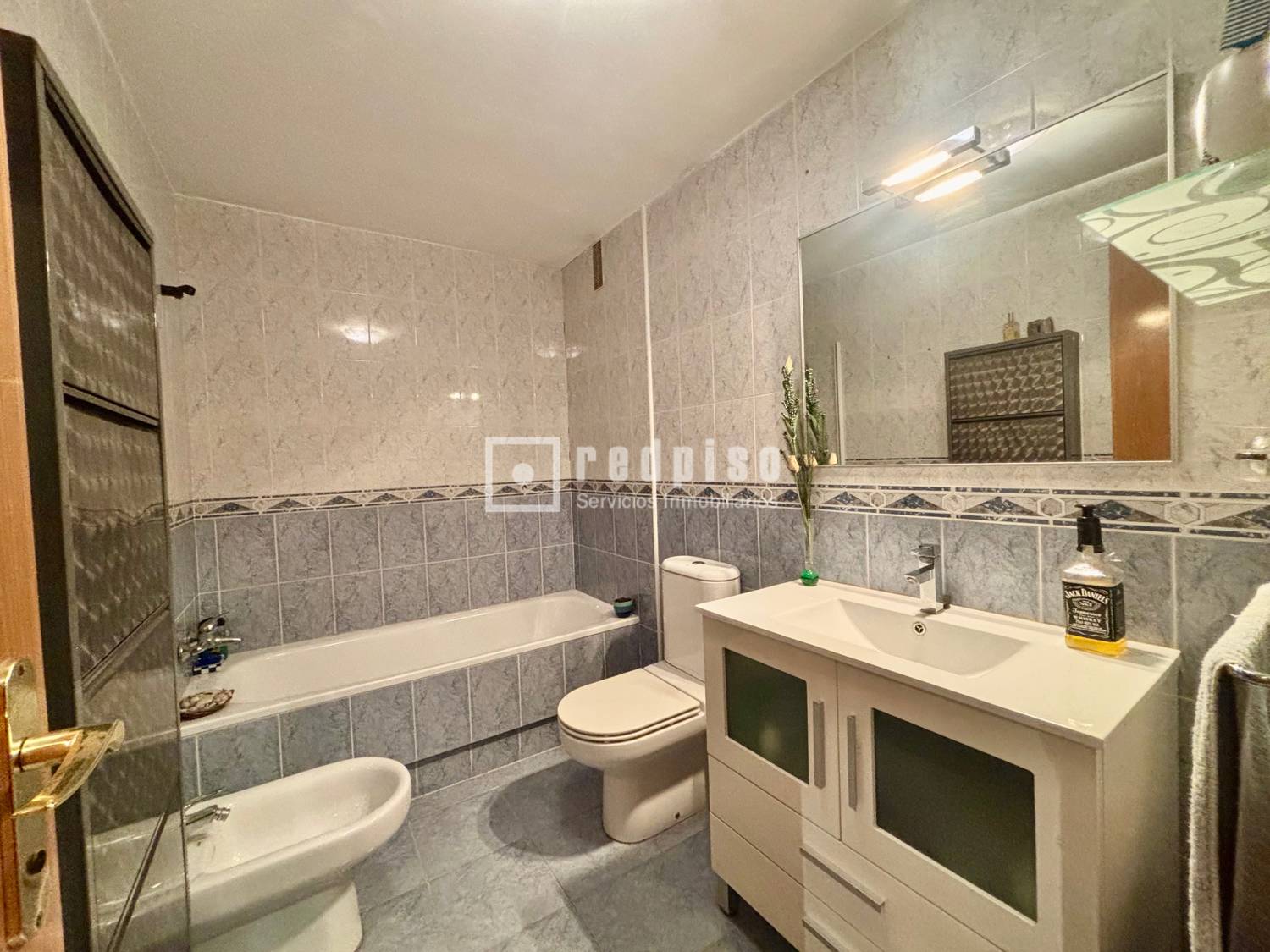 Piso en venta  calle Vicentica la Serrana, Mislata, Valencia  19/23