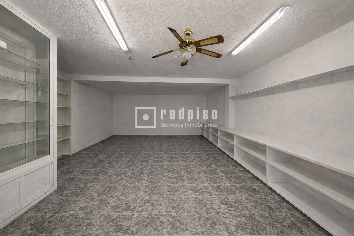 Local en venta en  calle de Roberto Olid, Benalmádena, Málaga  1/1