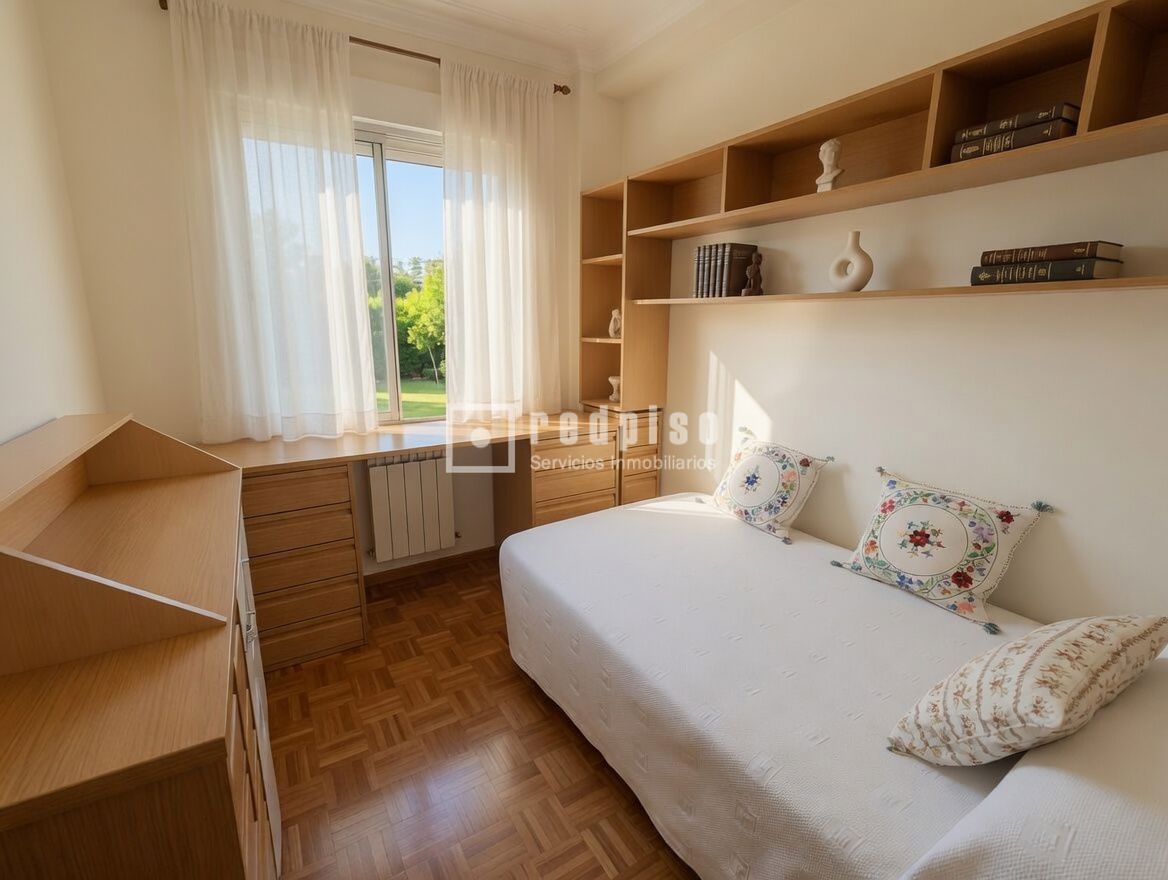 Piso en venta en  calle Retablo, Alcorcón, Madrid  10/22
