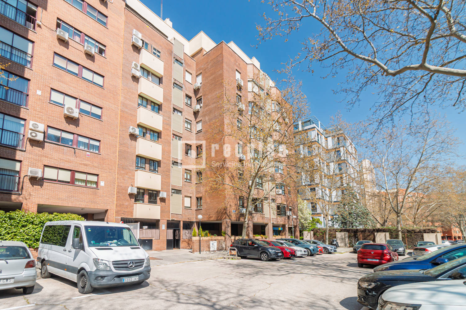 Piso en venta en calle De Caleruega, Hortaleza, Madrid 20/27