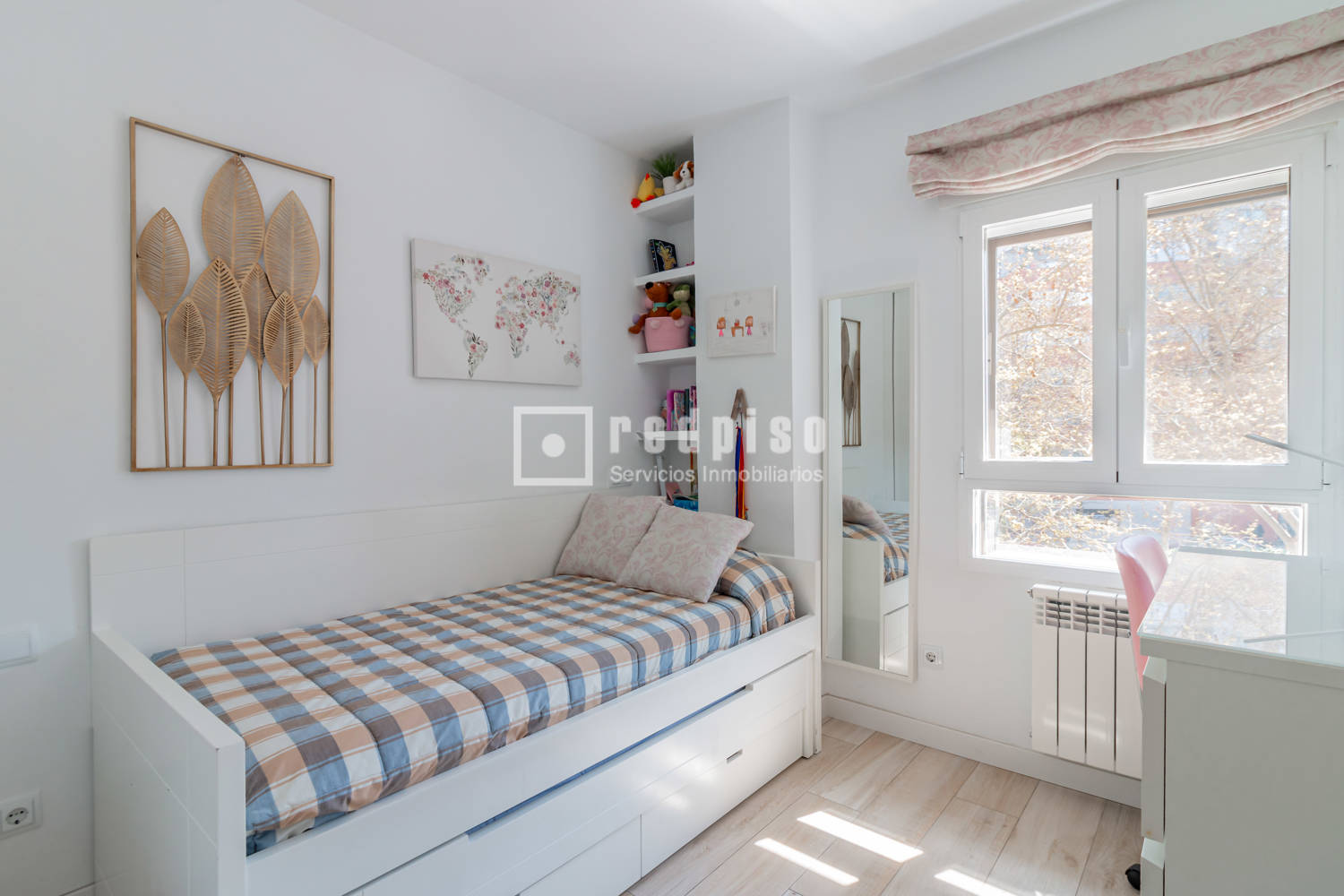 Piso en venta en calle De Caleruega, Hortaleza, Madrid 10/27