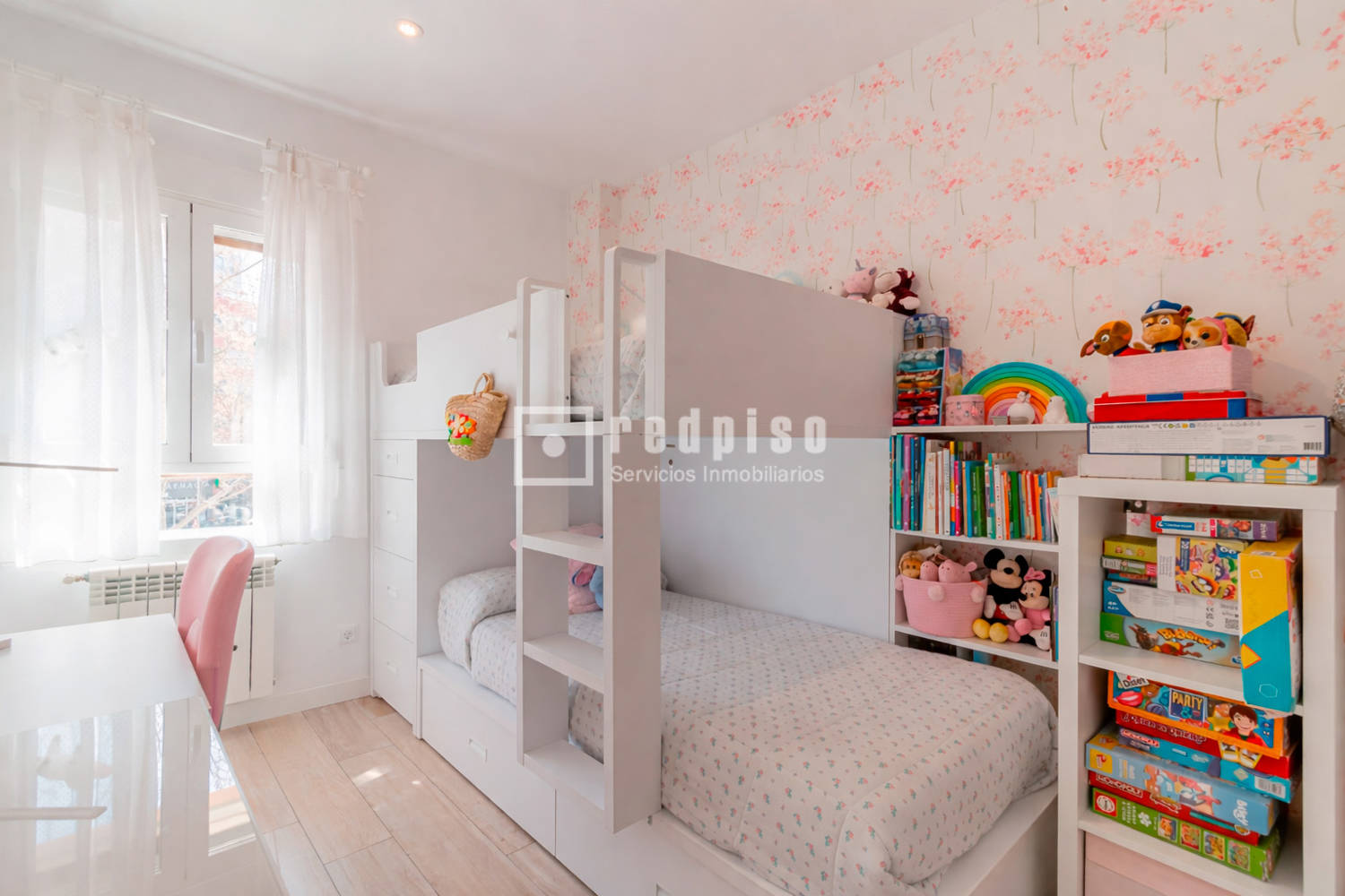 Piso en venta en calle De Caleruega, Hortaleza, Madrid 13/27