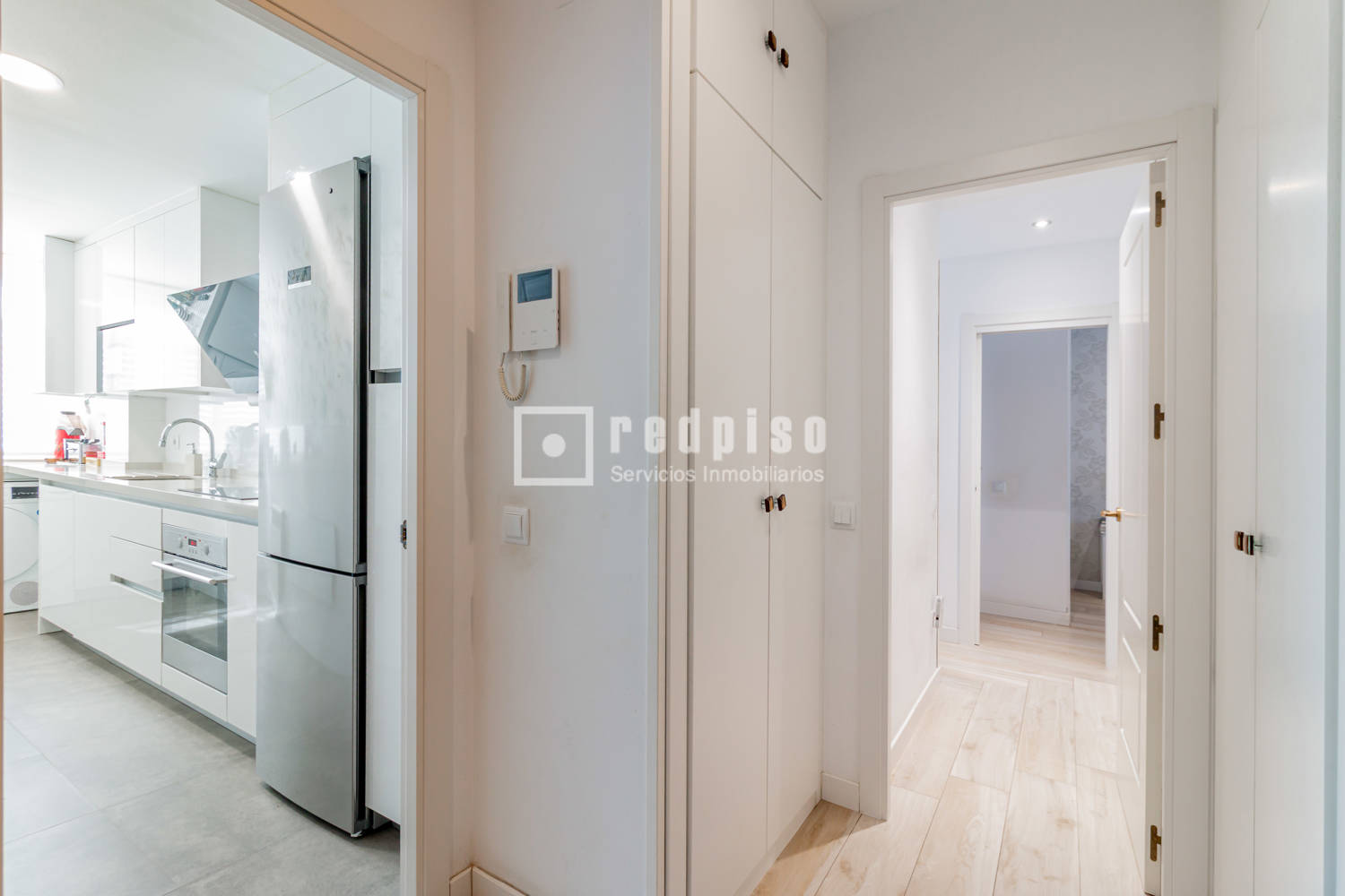 Piso en venta en calle De Caleruega, Hortaleza, Madrid 4/27