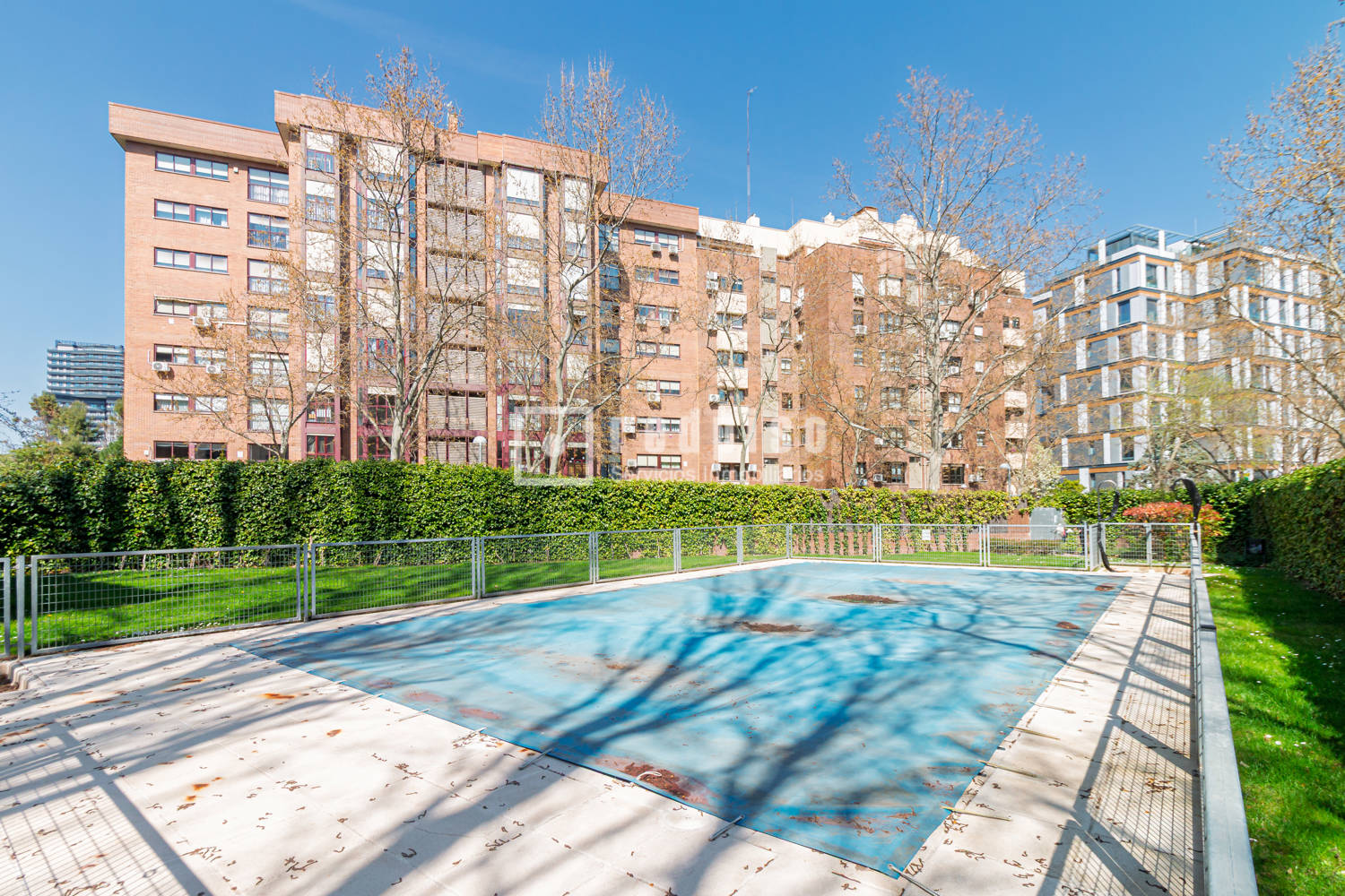 Piso en venta en calle De Caleruega, Hortaleza, Madrid 15/27