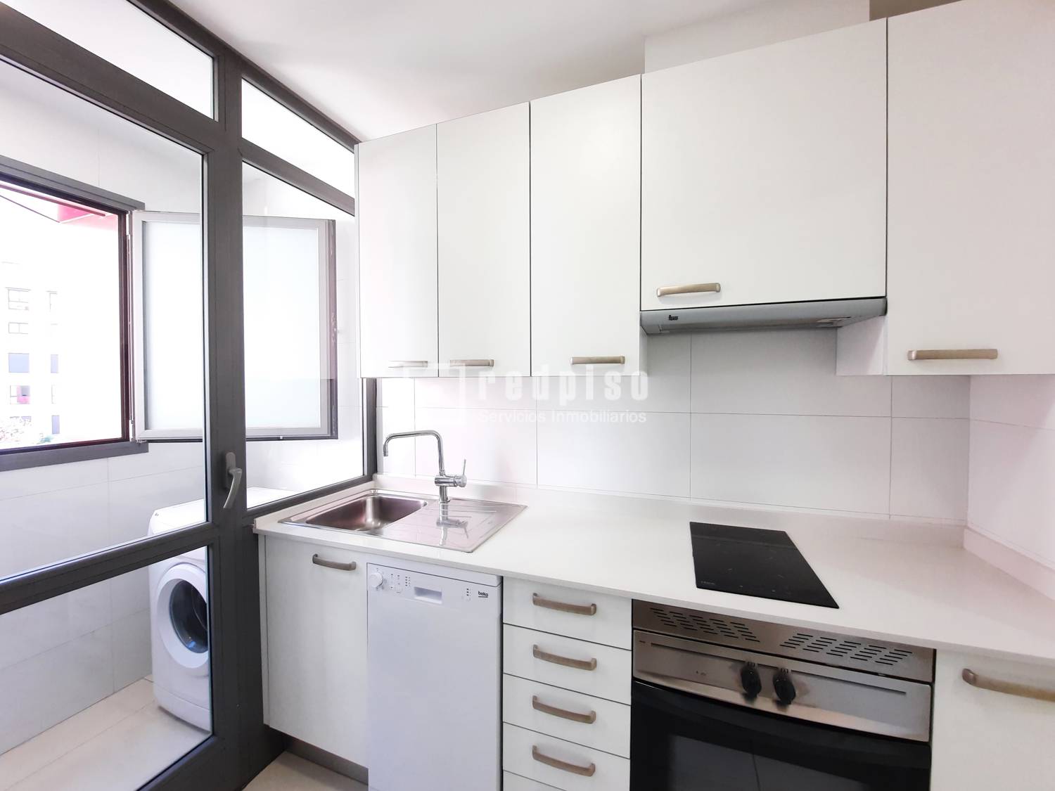 Piso en alquiler en calle De Ana De Austria, Madrid, Madrid 4/30