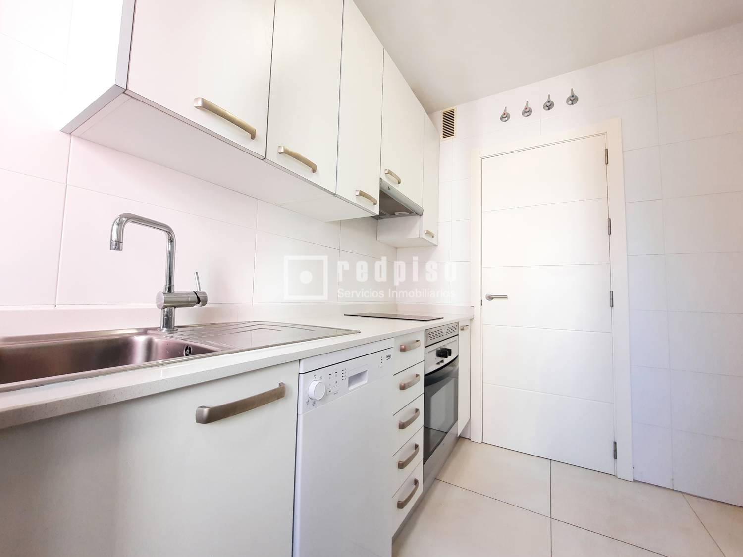 Piso en alquiler en calle De Ana De Austria, Madrid, Madrid 5/30