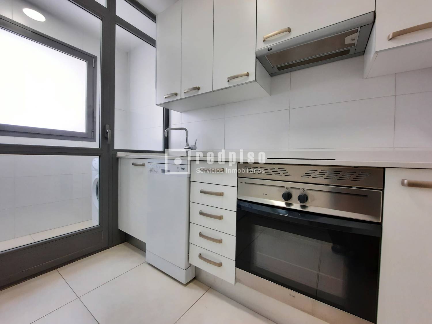 Piso en alquiler en calle De Ana De Austria, Madrid, Madrid 8/30