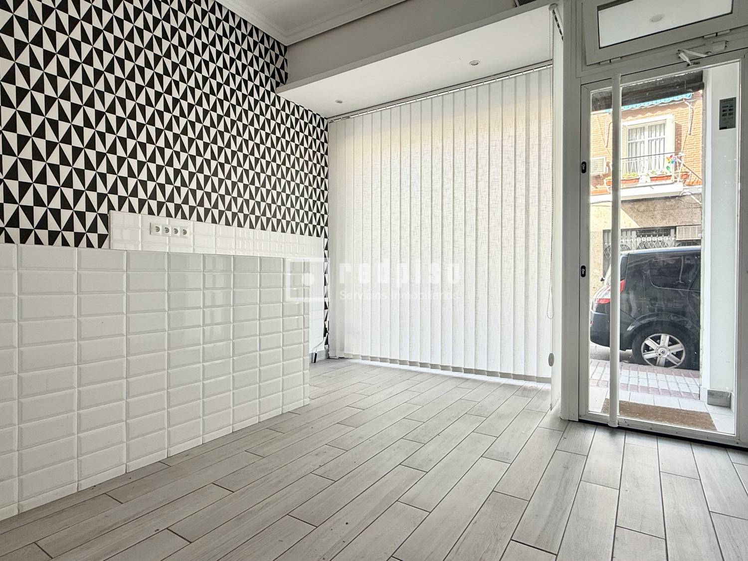 Local en venta en  calle del Discóbolo, Madrid  1/1