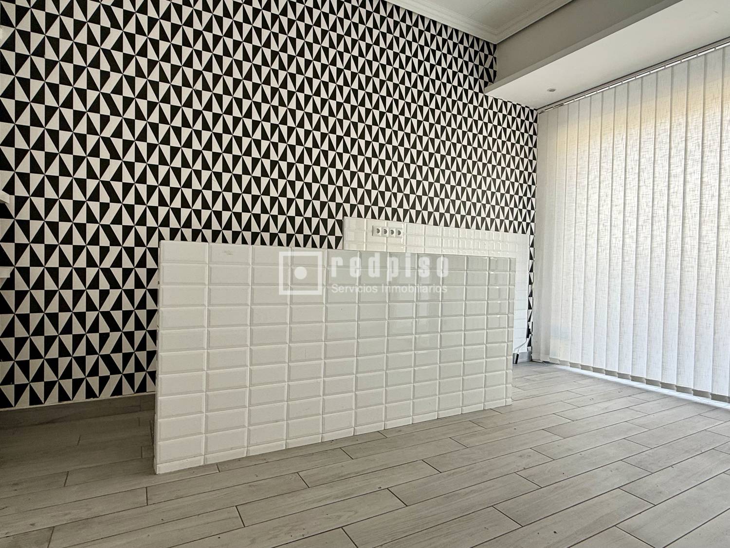 Local en venta en calle Del Discóbolo, Madrid, Madrid 2/15