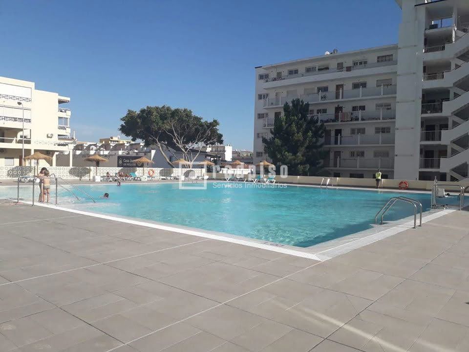 Piso en venta en  calle Decano Pedro Navarrete, Torremolinos, Málaga  1/1
