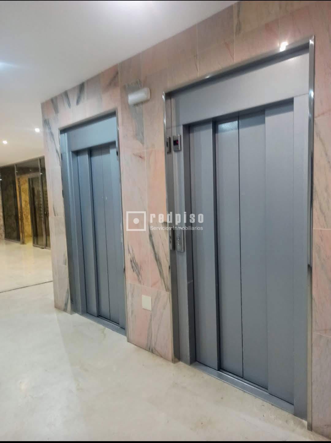 Piso en venta en calle Decano Pedro Navarrete, Torremolinos, Málaga 12/12