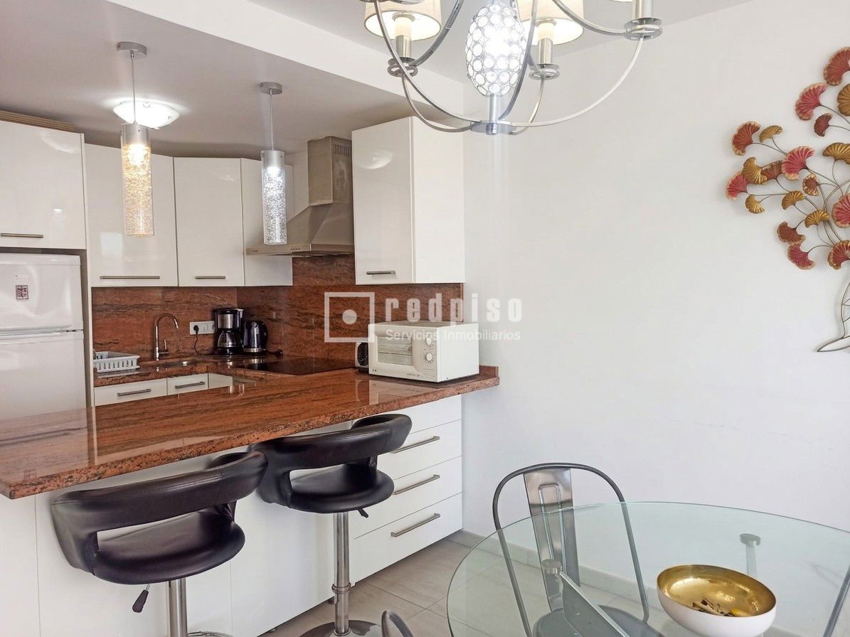 Piso en venta en calle Decano Pedro Navarrete, Torremolinos, Málaga 6/12