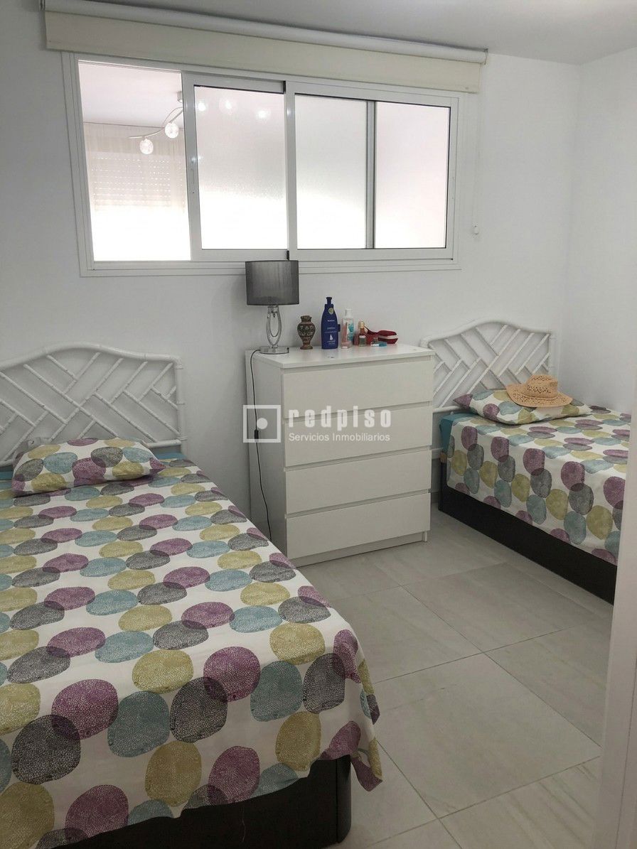 Piso en venta en calle Decano Pedro Navarrete, Torremolinos, Málaga 8/12