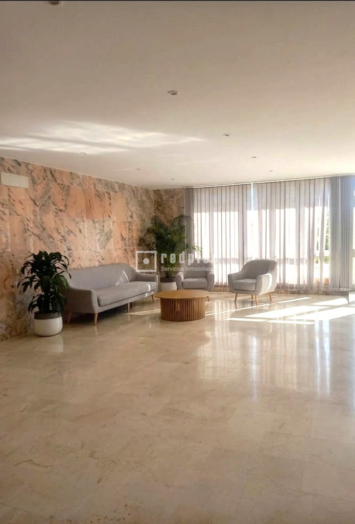 Piso en venta en calle Decano Pedro Navarrete, Torremolinos, Málaga 11/12