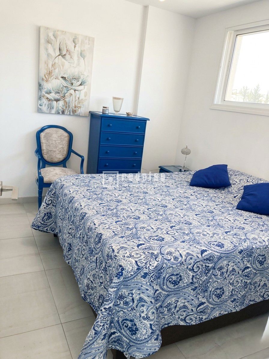 Piso en venta en calle Decano Pedro Navarrete, Torremolinos, Málaga 7/12