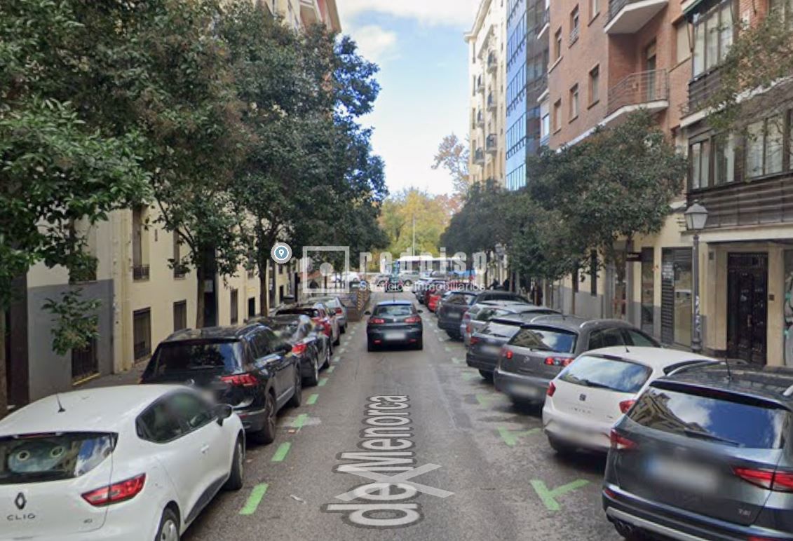 Piso en venta en  calle de Menorca, Madrid  1/1
