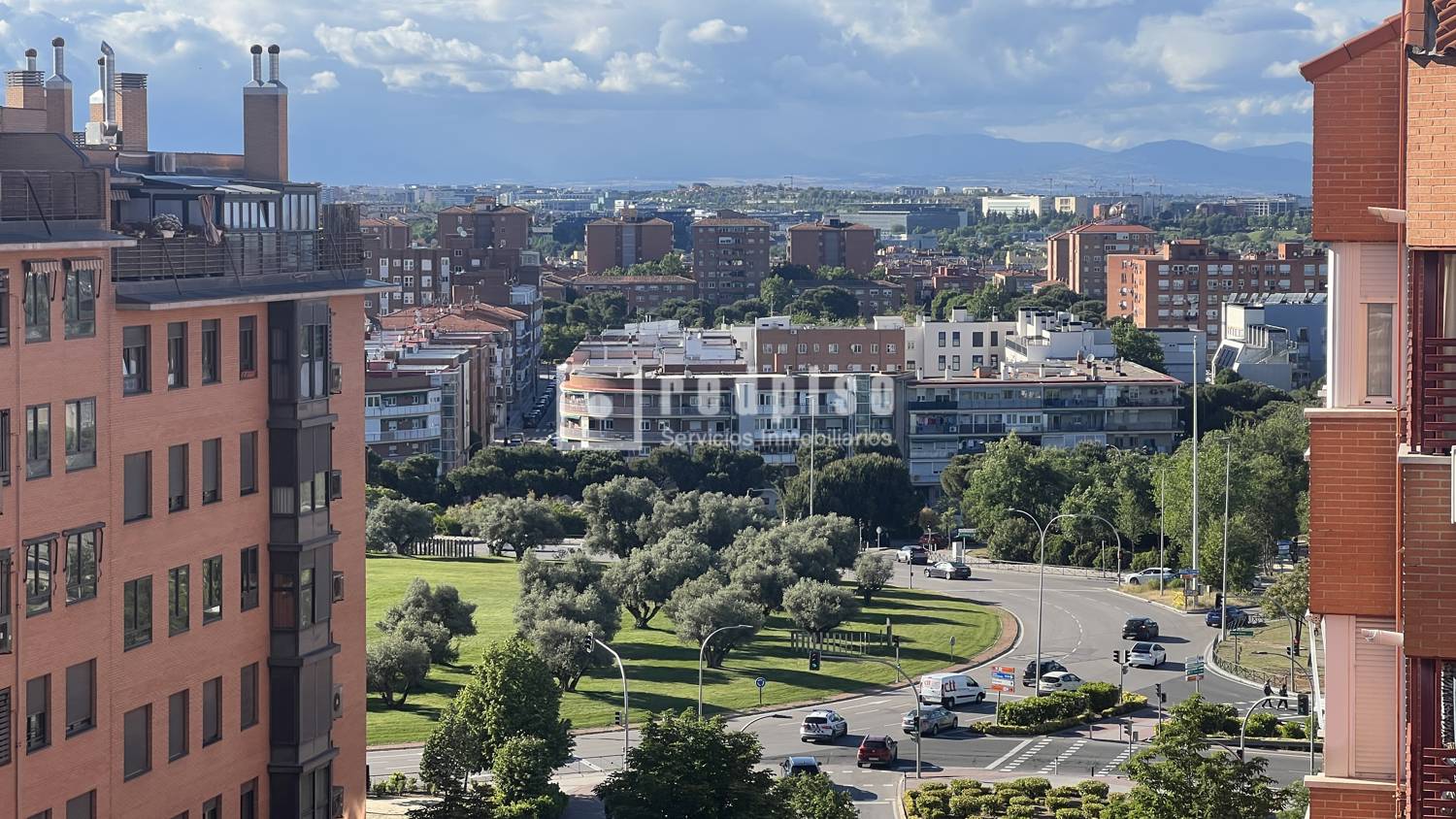 Piso en venta en calle De Suecia, San Blas-canillejas, Madrid 31/35