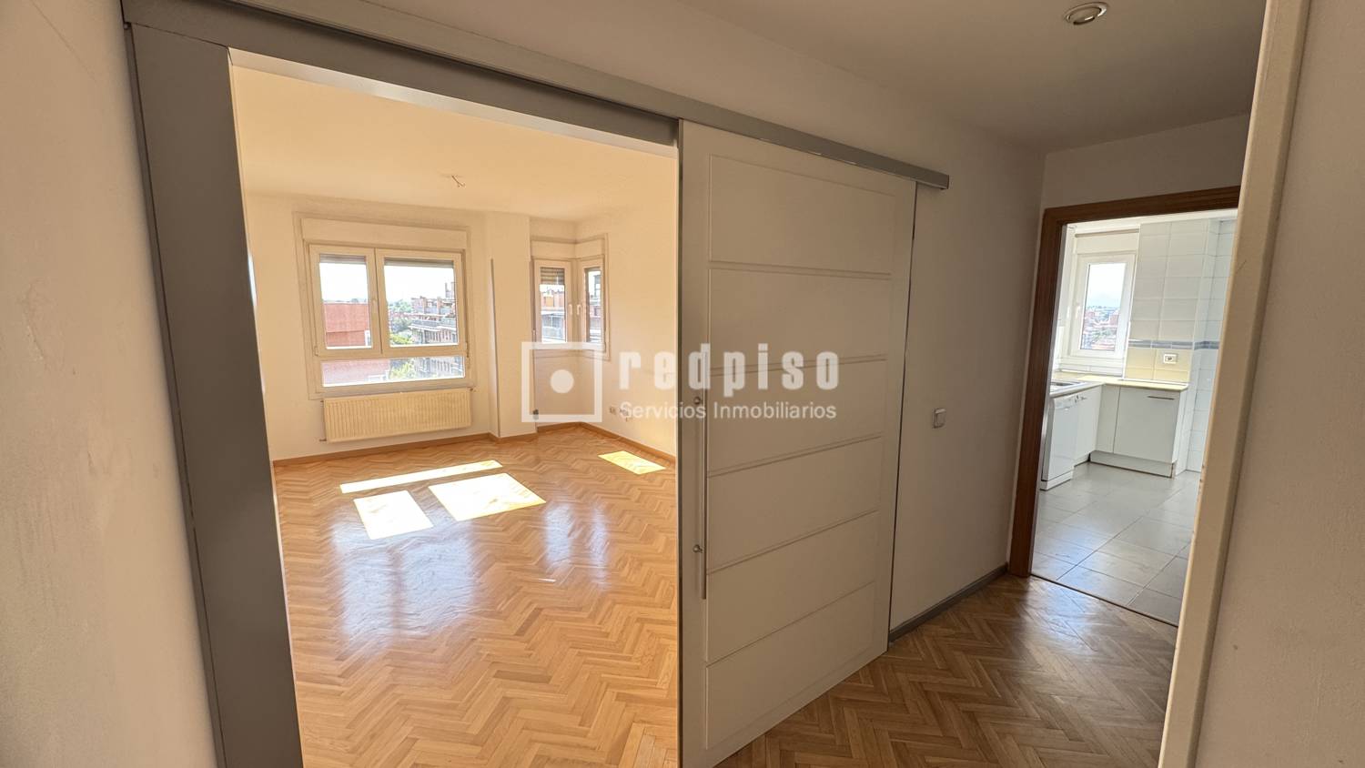 Piso en venta en calle De Suecia, San Blas-canillejas, Madrid 8/35