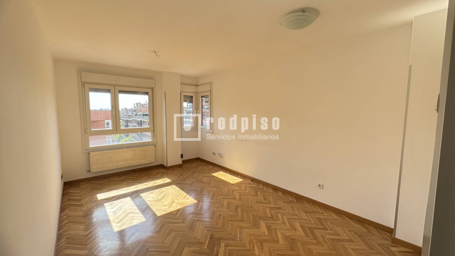 Piso en venta en  calle de Suecia, San Blas-Canillejas, Madrid  1/1