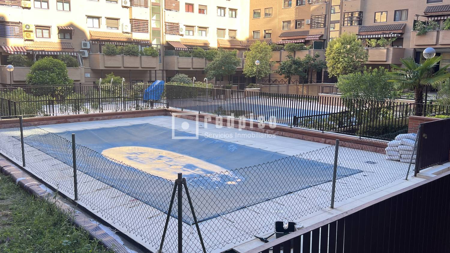 Piso en venta en calle De Suecia, San Blas-canillejas, Madrid 35/35