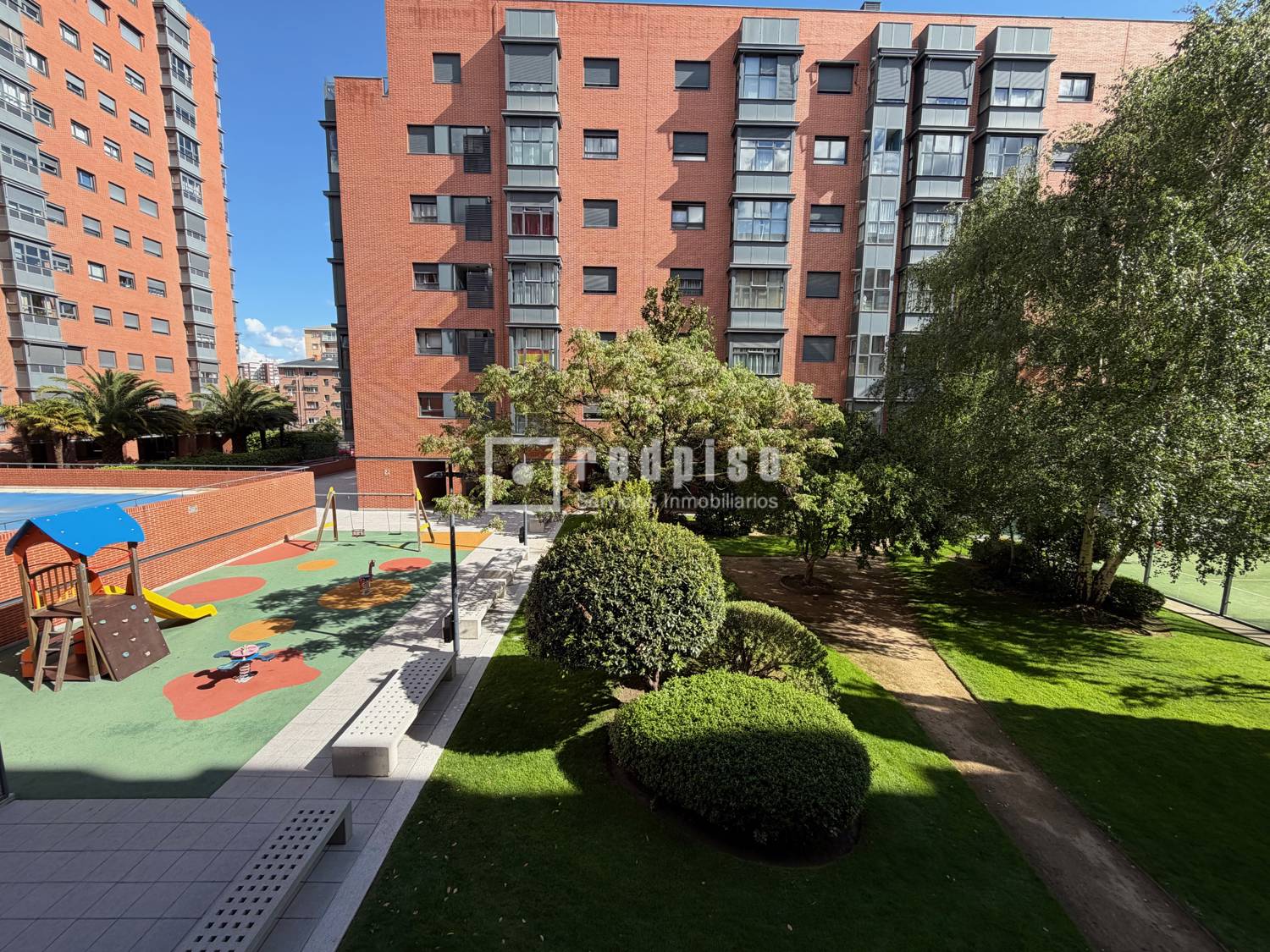 Piso en venta en calle De Los Llanos De Escudero, San Blas-canillejas, Madrid 51/55