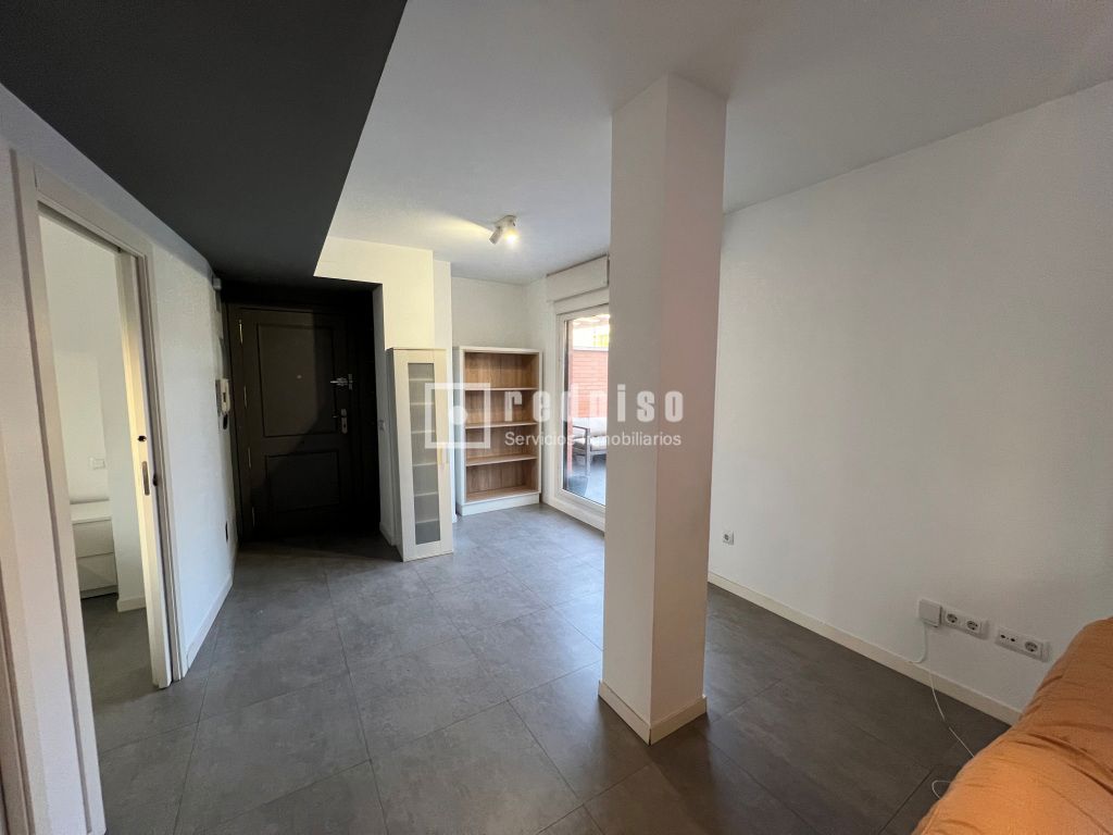 Piso en alquiler en calle De Valdecaleras, Madrid, Madrid 9/16