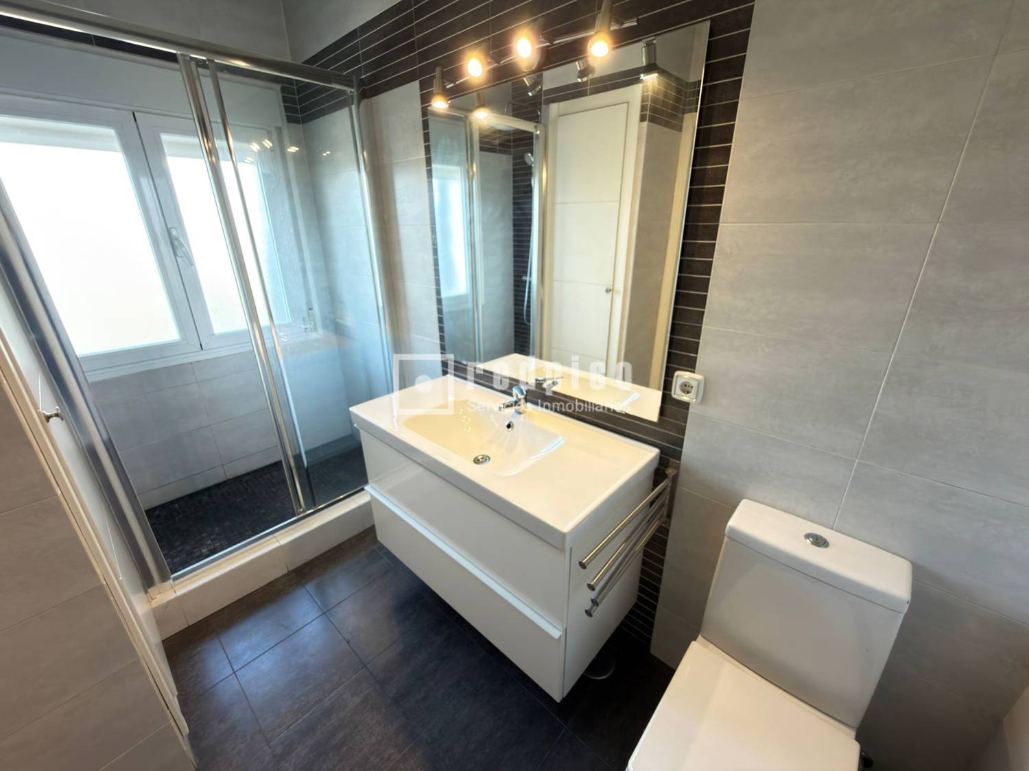 Casa en venta en Valdemorillo, Madrid 12/28