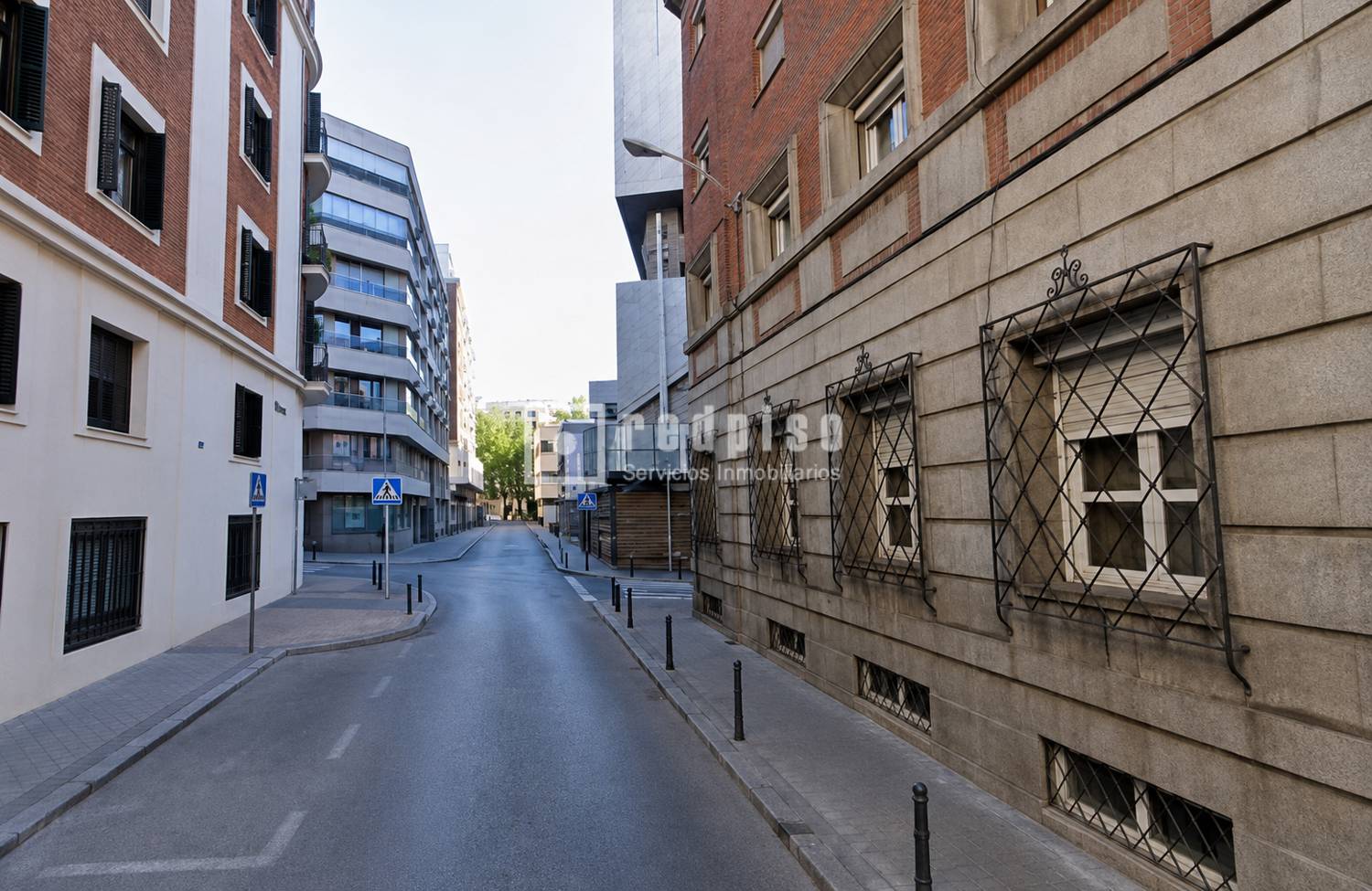 Garaje en venta en  calle de Evaristo San Miguel, Madrid  1/1