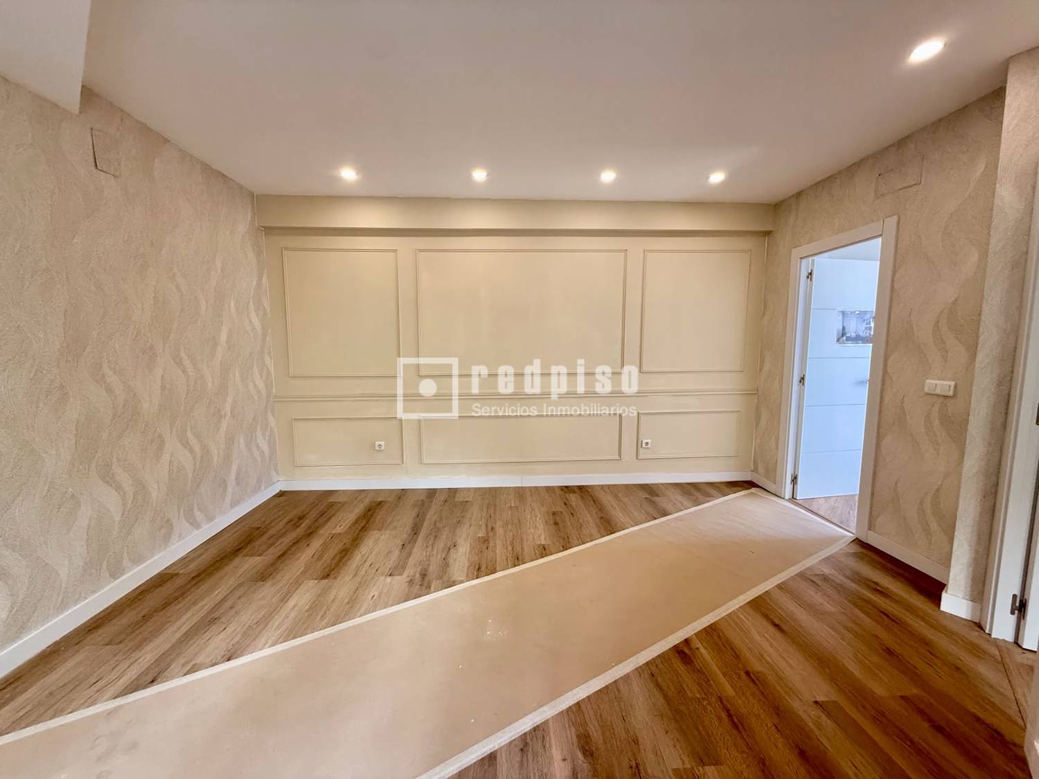 Piso en venta en calle Del Aviador Zorita, Tetuán, Madrid 23/33