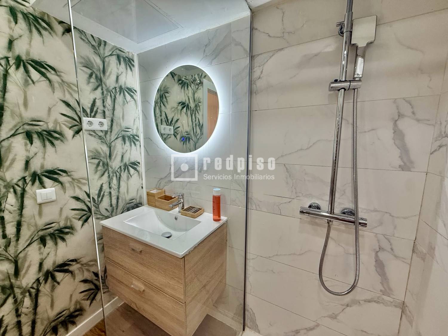 Piso en venta en calle Del Aviador Zorita, Tetuán, Madrid 29/33