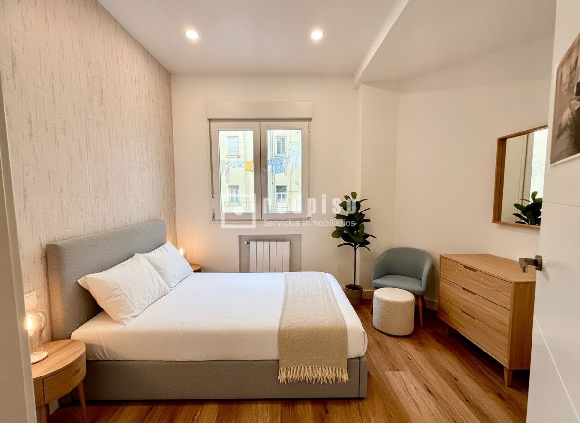 Piso en venta en calle Del Aviador Zorita, Tetuán, Madrid 31/33