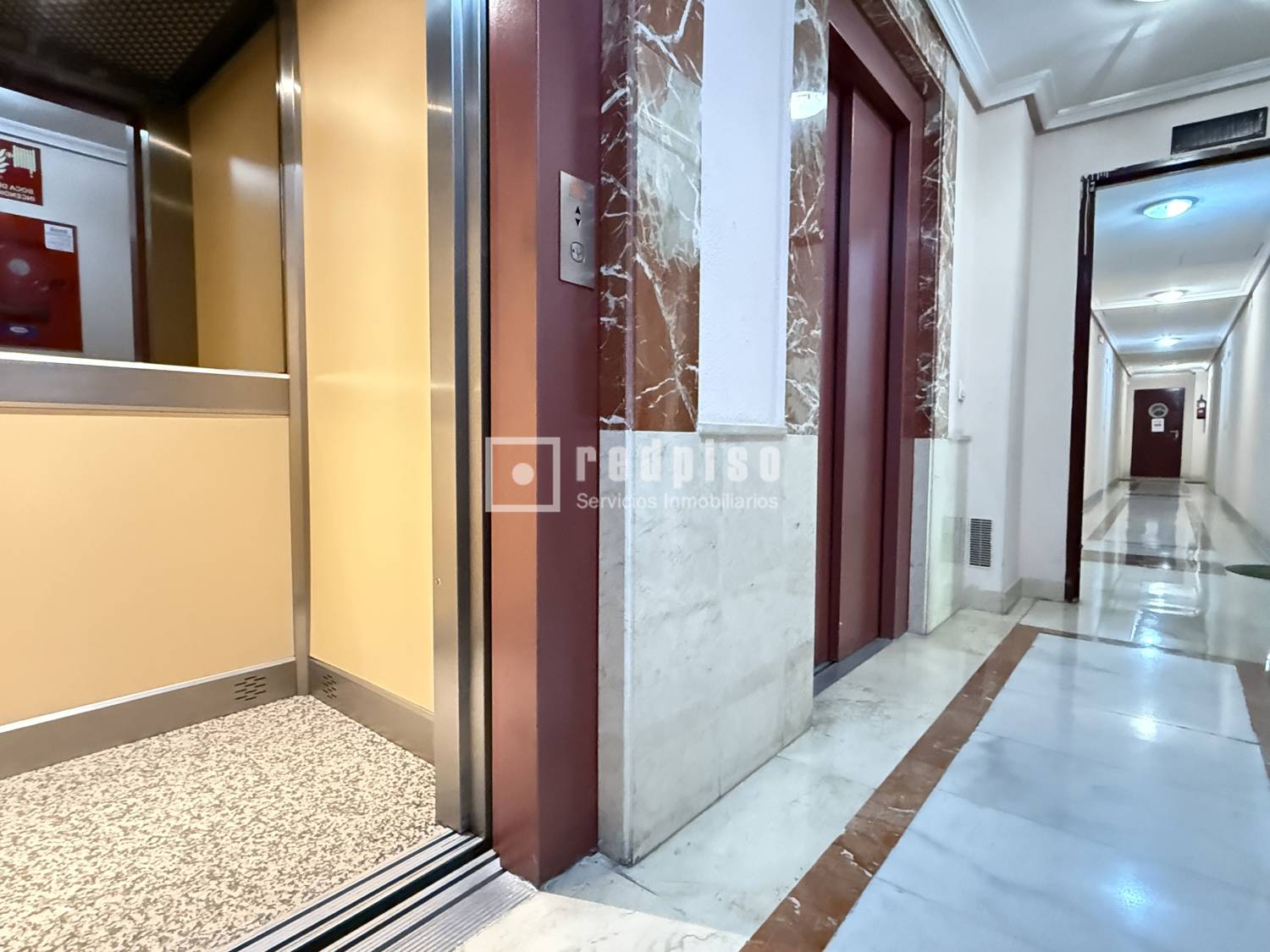 Piso en venta en calle De Julián Camarillo, San Blas-canillejas, Madrid 23/28