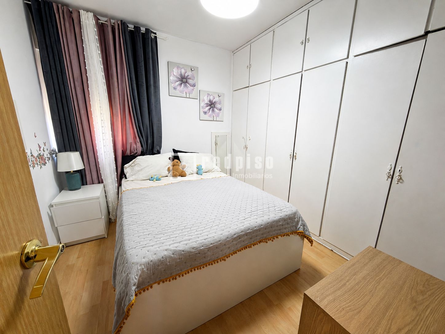 Piso en venta en calle De Valle De Oro, Carabanchel, Madrid 3/10