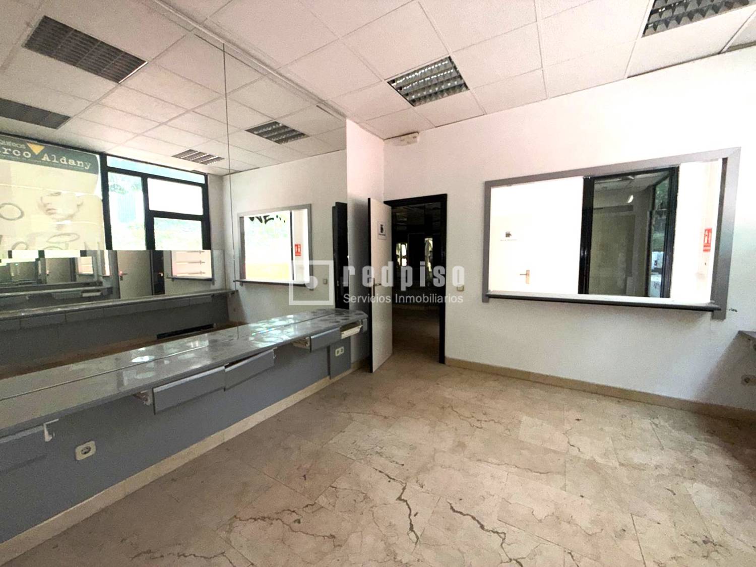 Local en venta en avenida De Las Provincias, Fuenlabrada, Madrid 5/19
