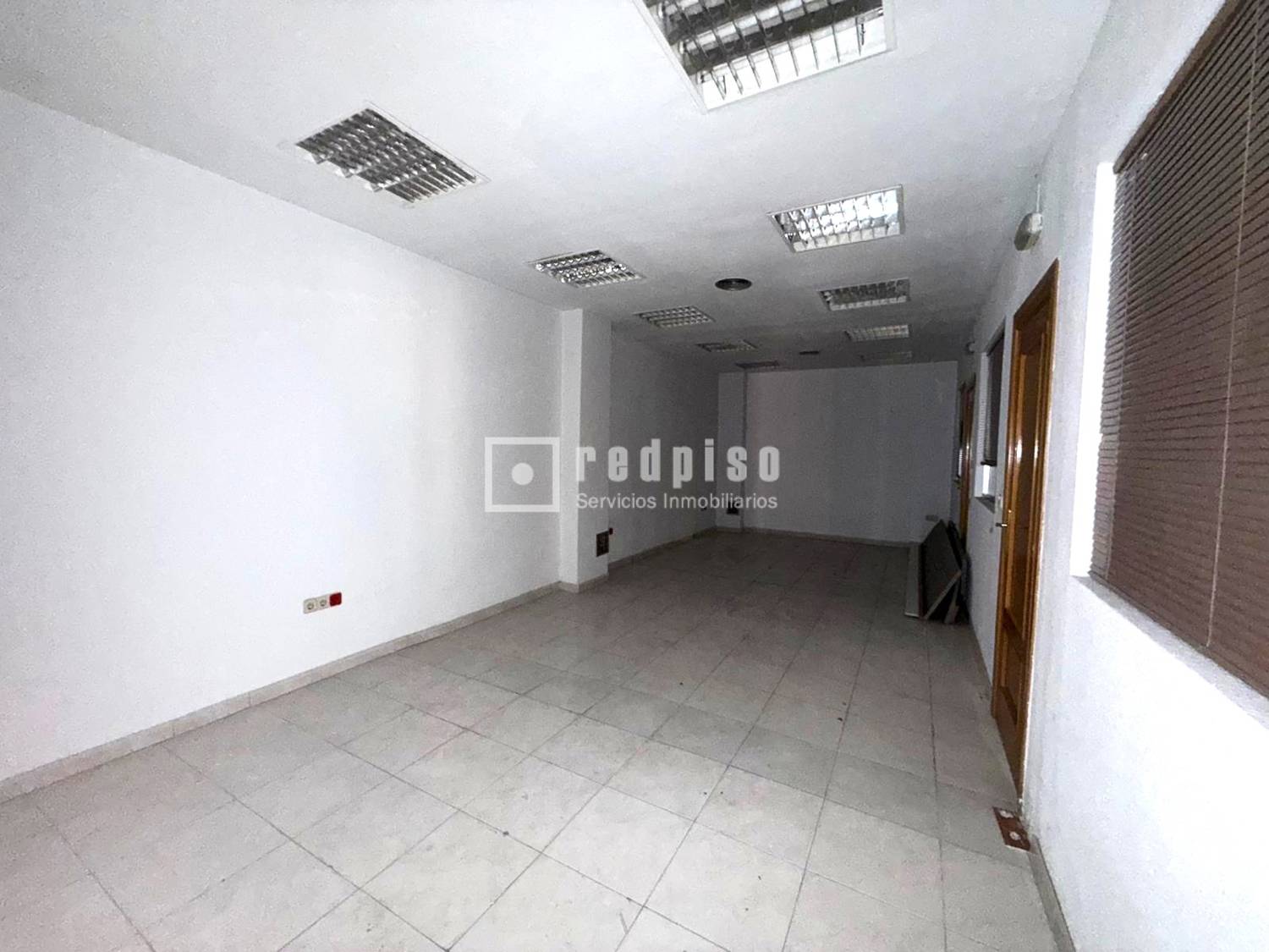 Local en venta en avenida De Las Provincias, Fuenlabrada, Madrid 8/19