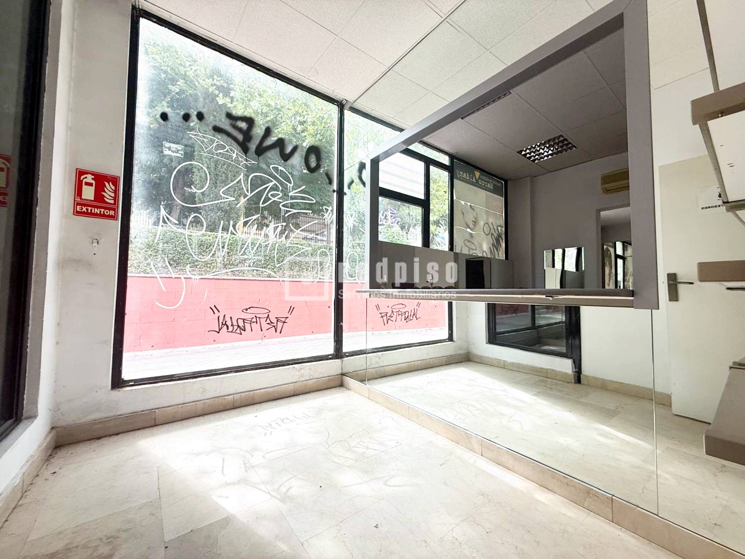 Local en venta en avenida De Las Provincias, Fuenlabrada, Madrid 10/19