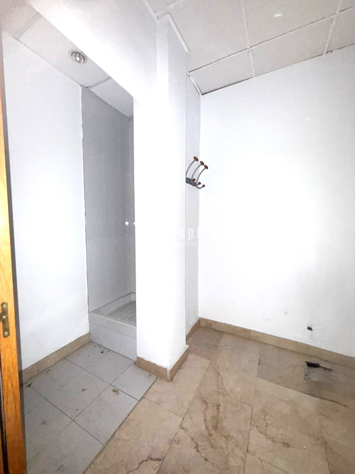 Local en venta en avenida De Las Provincias, Fuenlabrada, Madrid 11/19