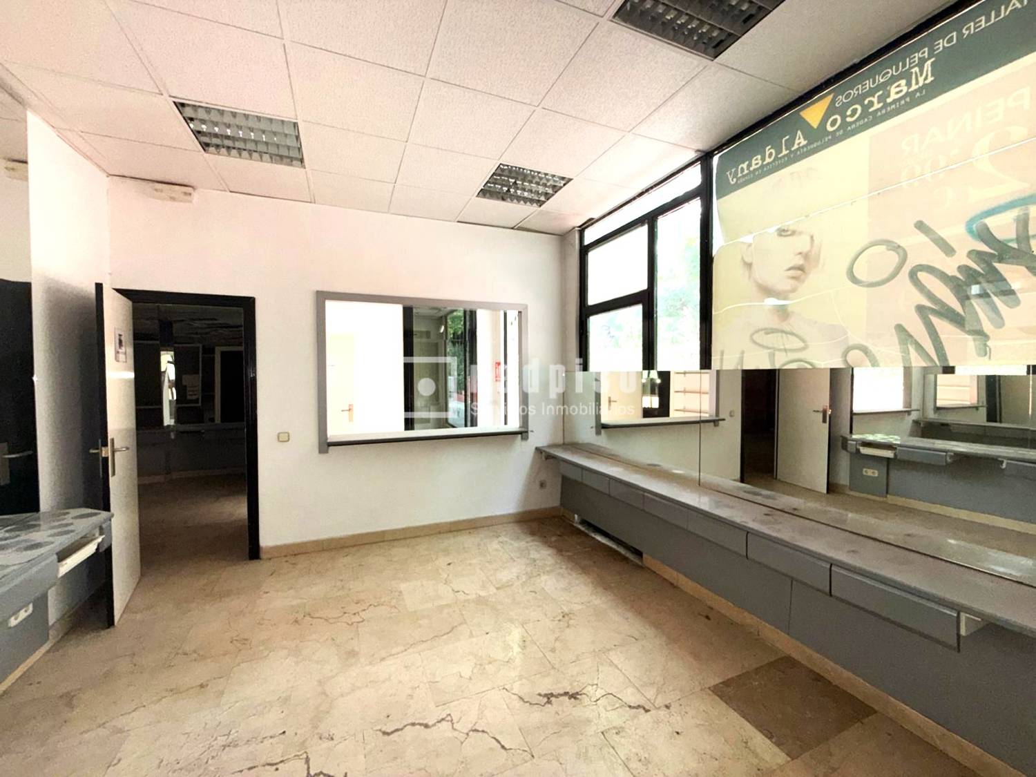 Local en venta en avenida De Las Provincias, Fuenlabrada, Madrid 4/19