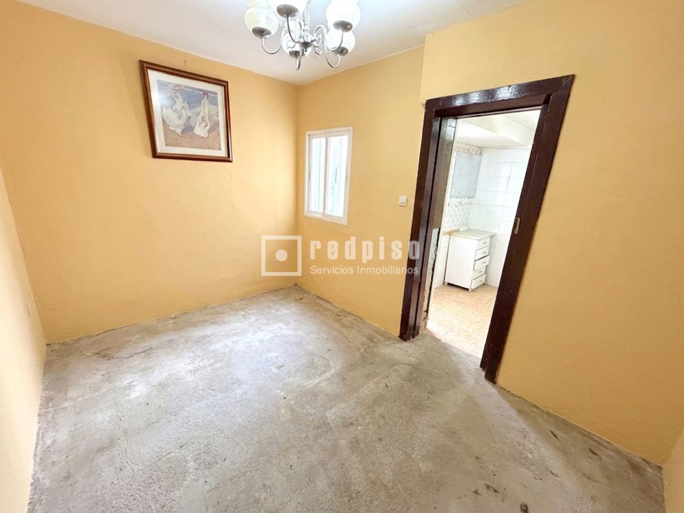 Casa en venta en calle De Uceda, Puente De Vallecas, Madrid 2/6