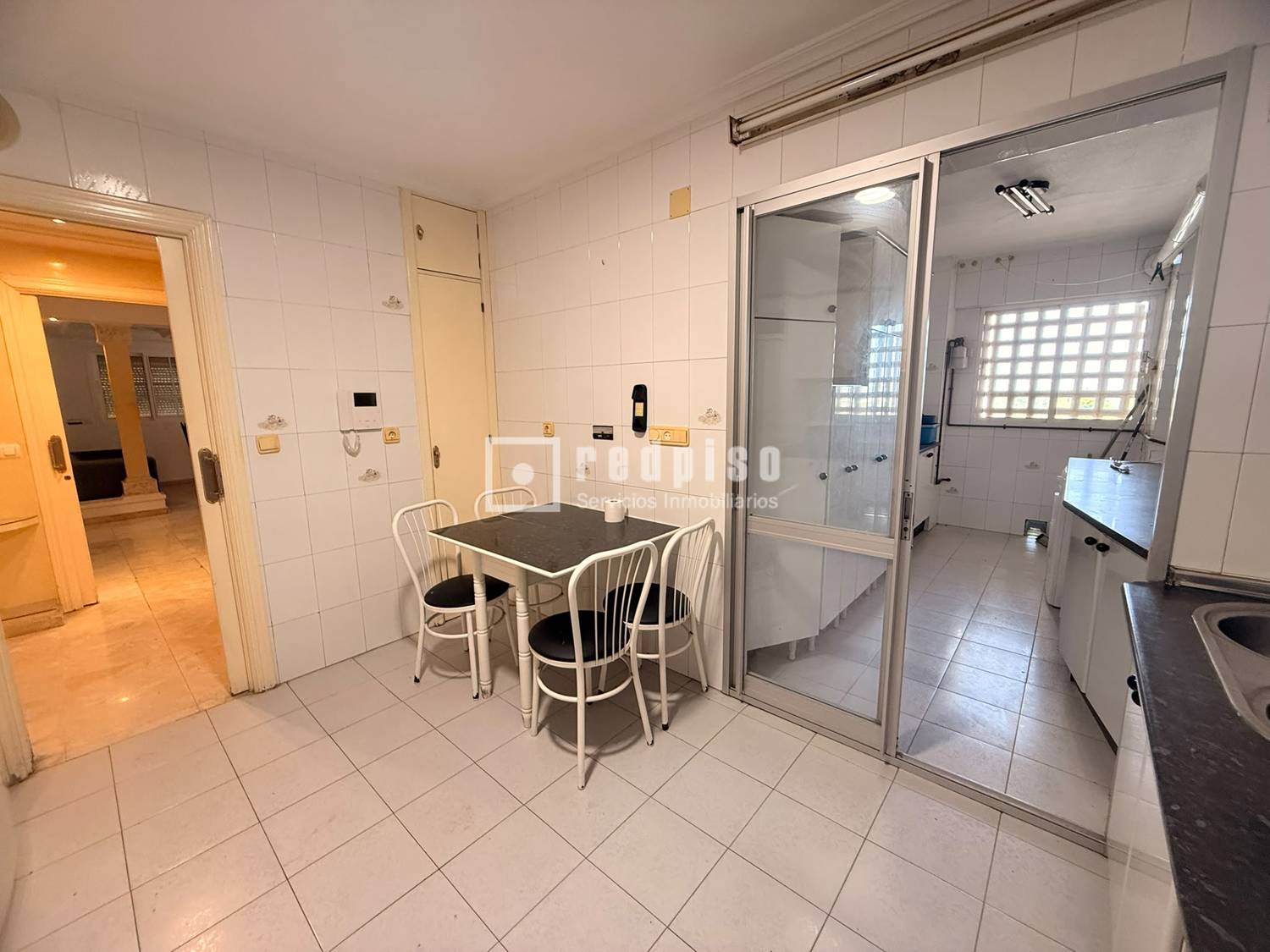 Piso en alquiler en  calle Demóstenes, Puerto de la Torre, Málaga  15/18