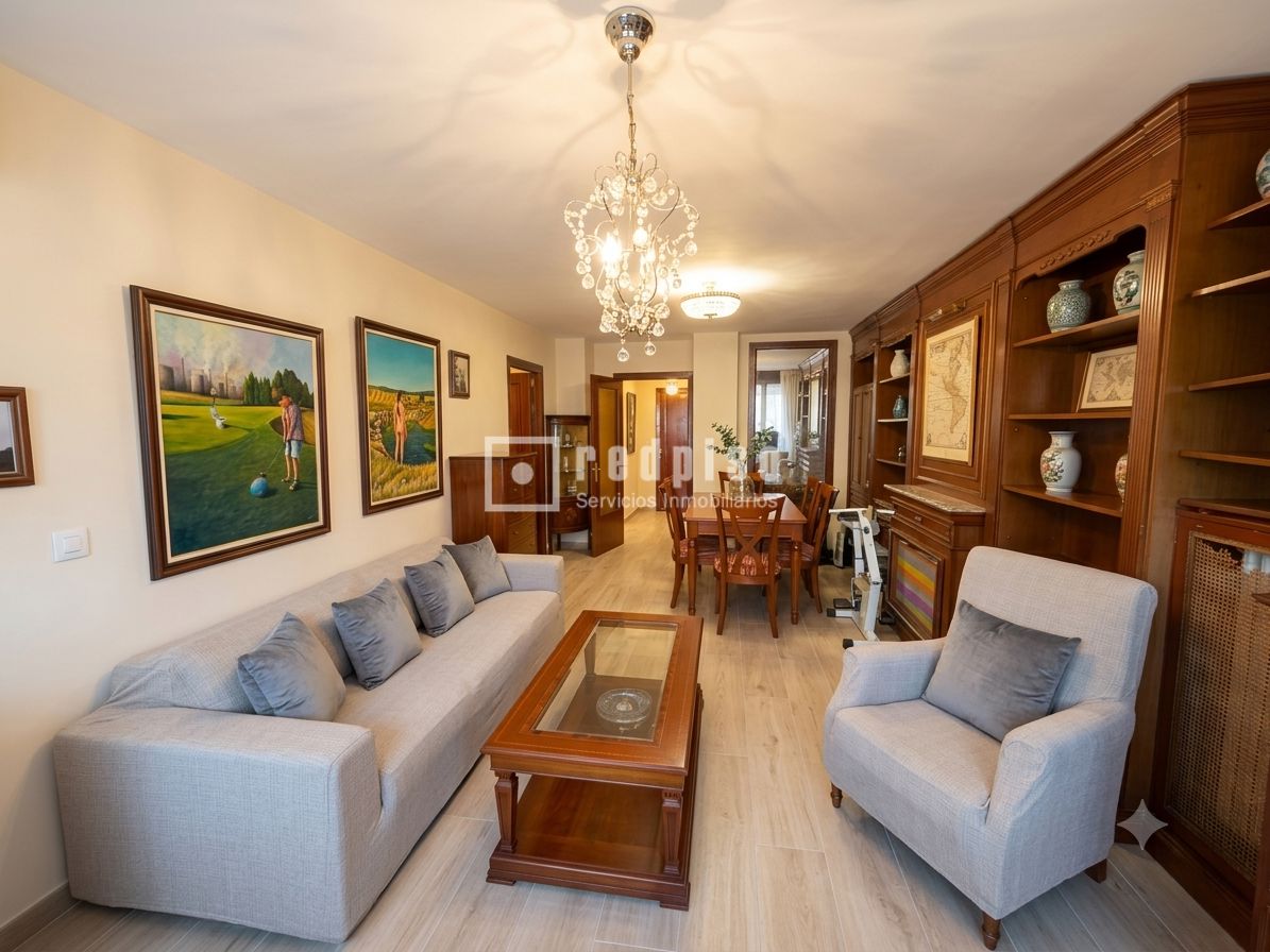 Piso en venta en  calle de Ramón Gómez de la Serna, Fuencarral-El Pardo, Madrid  1/1