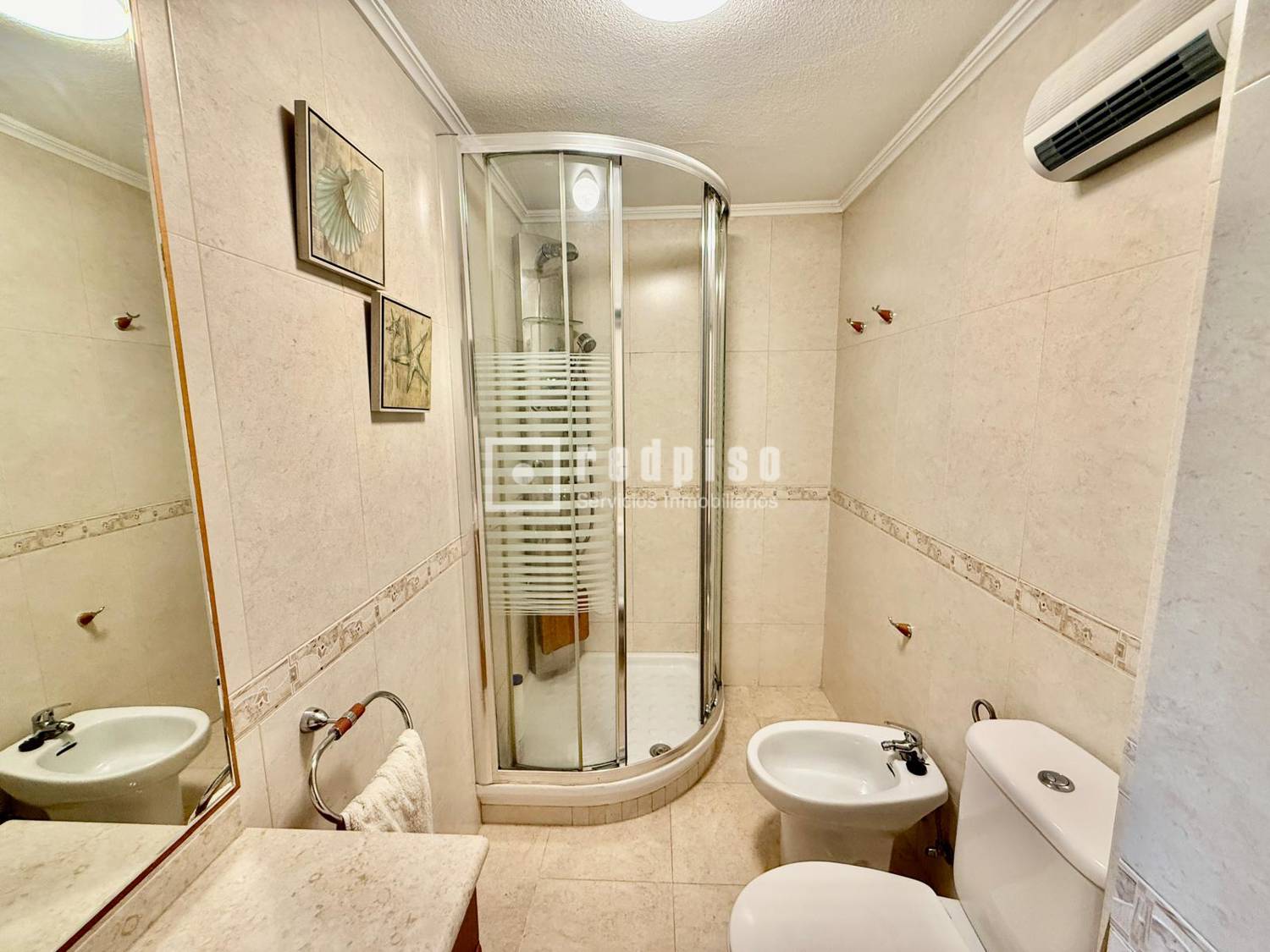 Piso en venta en calle De La Isla De Tavira, Fuencarral-el Pardo, Madrid 14/16